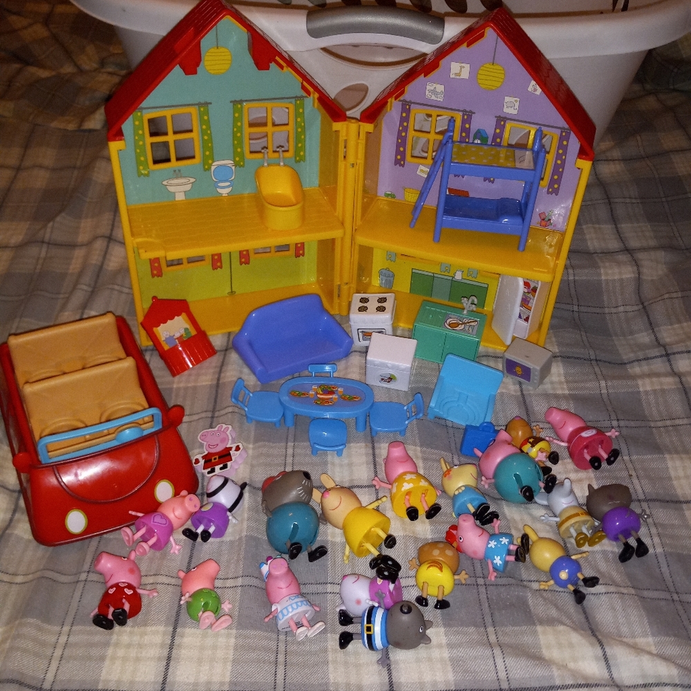 Peppa Pig Playhouse & Car Lot